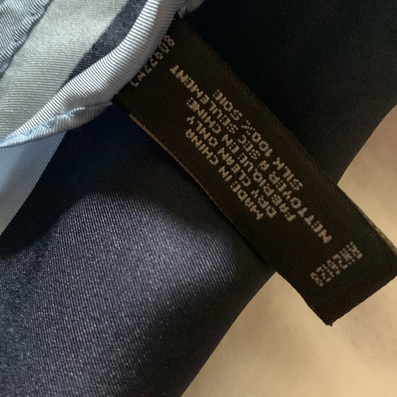 Coach silk signature scarf - Picture 4 of 9